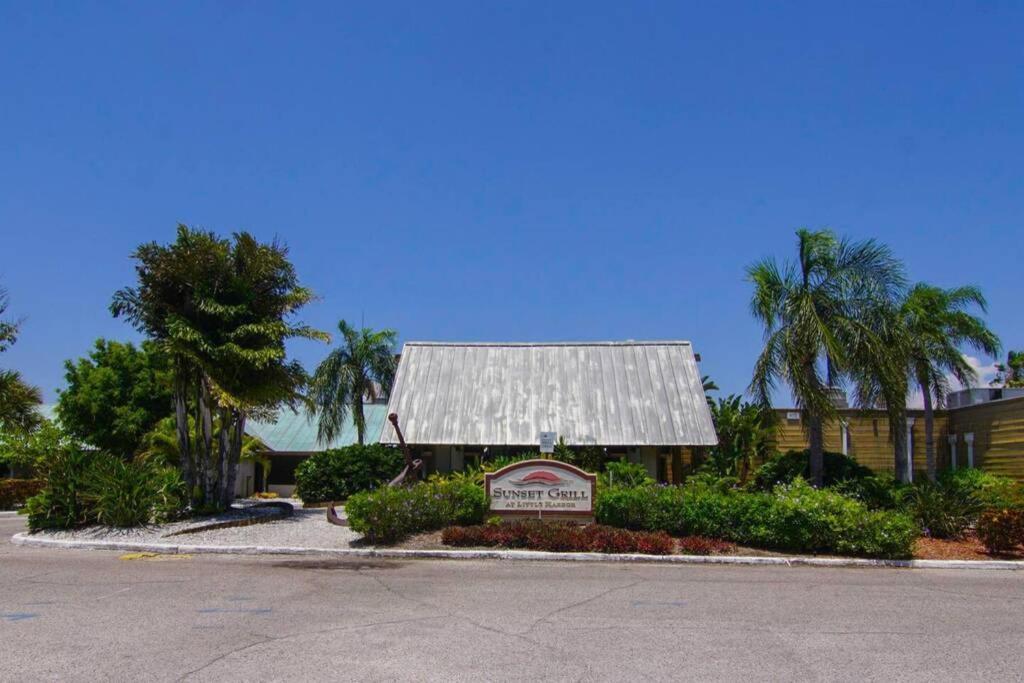 River Delight,Studio109, Beach & Pool Steps Away + Wifi Ruskin Exterior photo