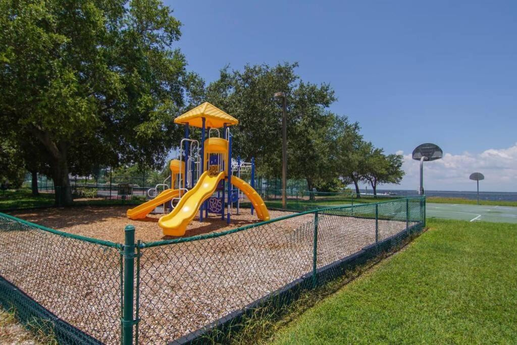 River Delight,Studio109, Beach & Pool Steps Away + Wifi Ruskin Exterior photo