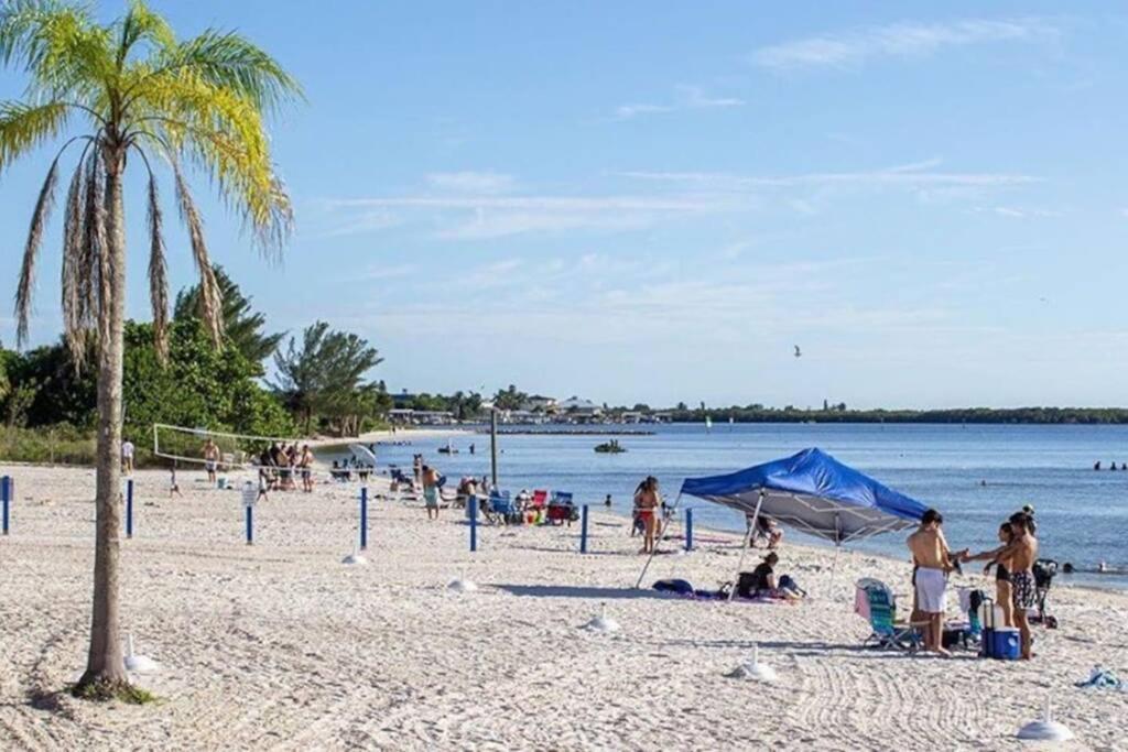 River Delight,Studio109, Beach & Pool Steps Away + Wifi Ruskin Exterior photo