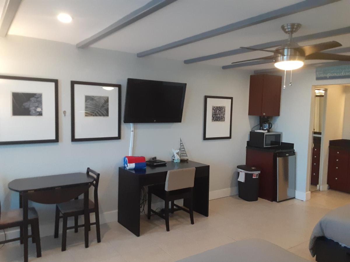 River Delight,Studio109, Beach & Pool Steps Away + Wifi Ruskin Exterior photo