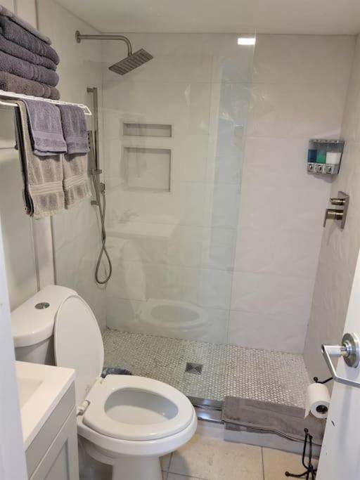 River Delight,Studio109, Beach & Pool Steps Away + Wifi Ruskin Exterior photo