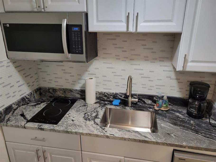 River Delight,Studio109, Beach & Pool Steps Away + Wifi Ruskin Exterior photo