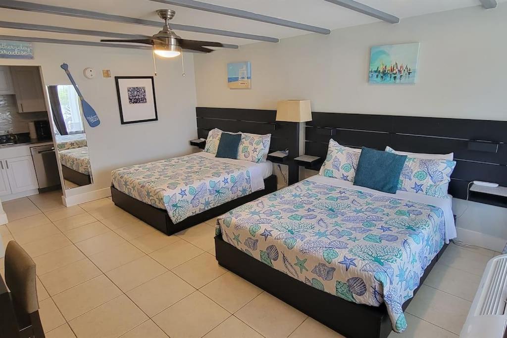 River Delight,Studio109, Beach & Pool Steps Away + Wifi Ruskin Exterior photo