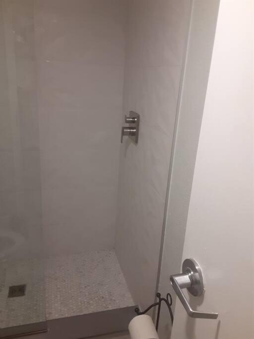 River Delight,Studio109, Beach & Pool Steps Away + Wifi Ruskin Exterior photo